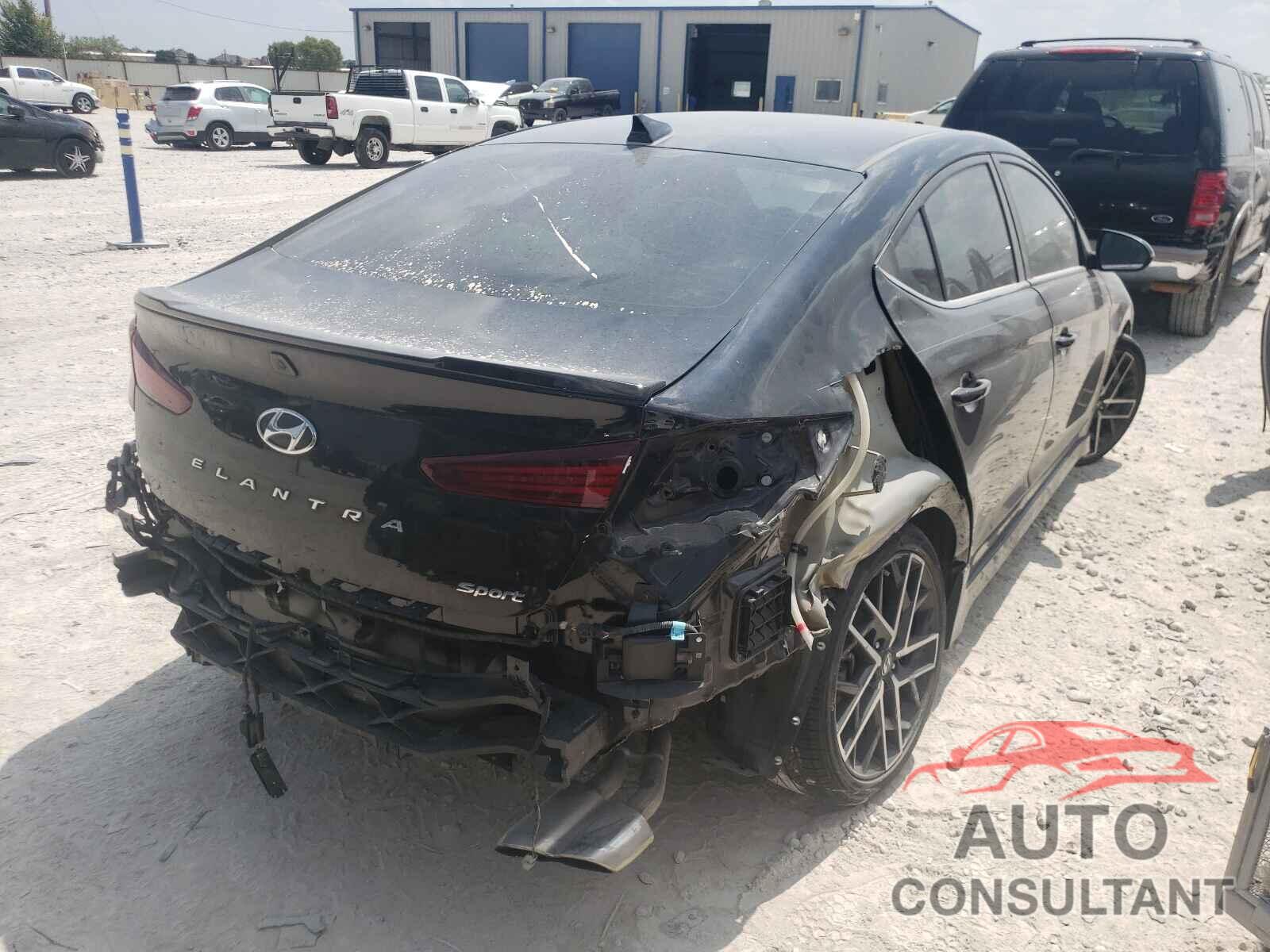 HYUNDAI ELANTRA 2019 - KMHD04LB3KU820635