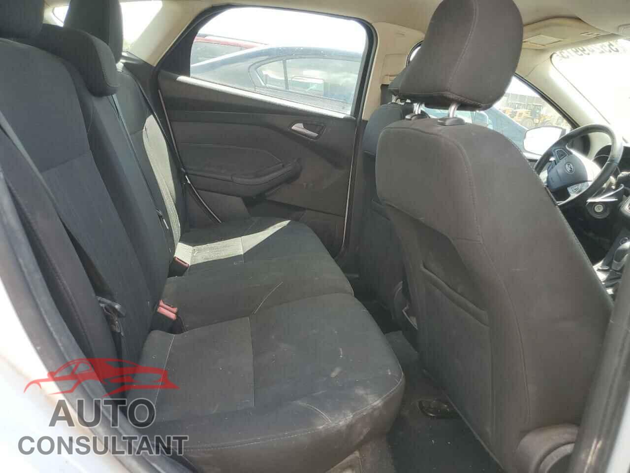 FORD FOCUS 2015 - 1FADP3K28FL385298