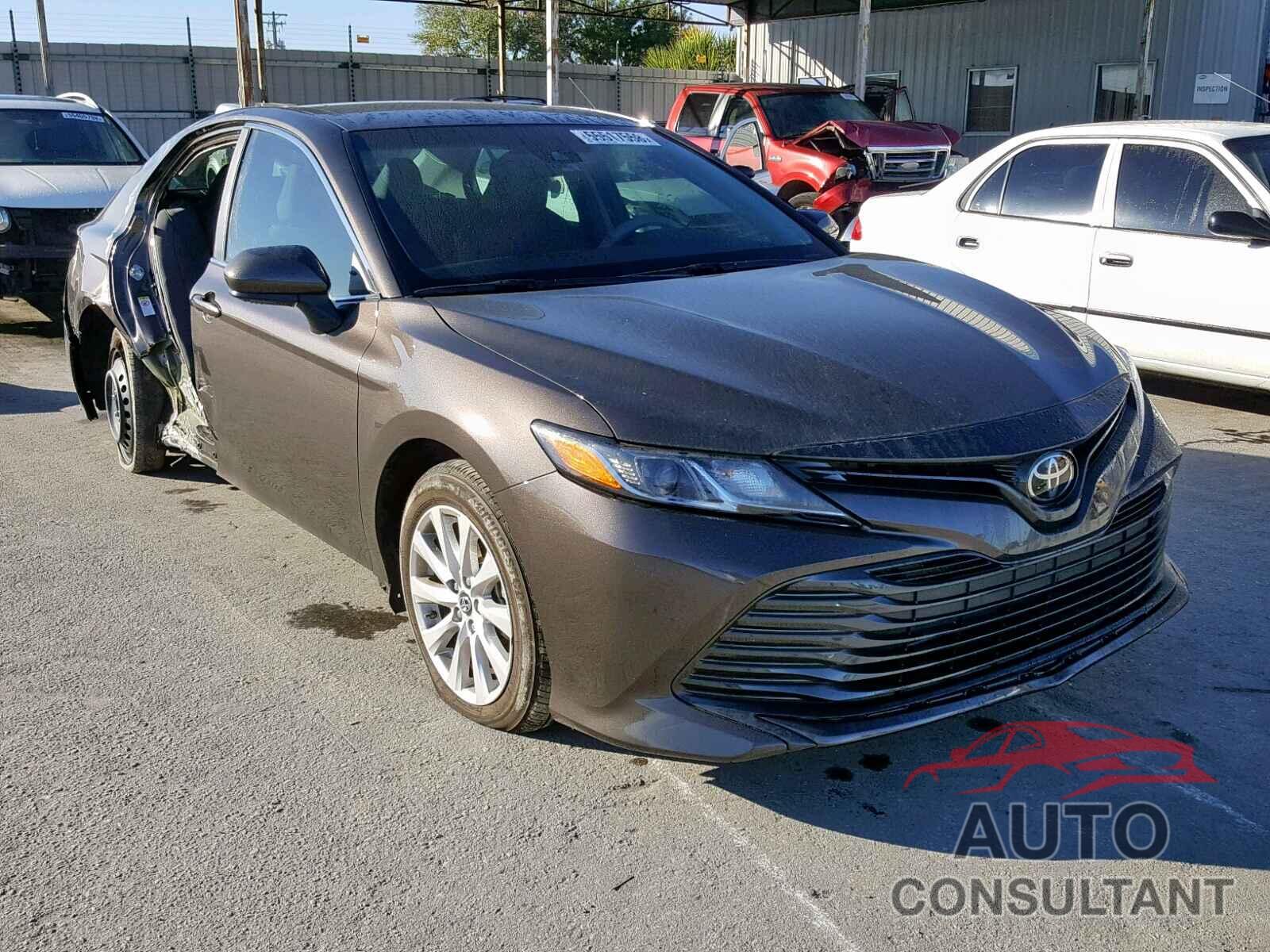 TOYOTA CAMRY 2018 - 4T1B11HK4JU104160