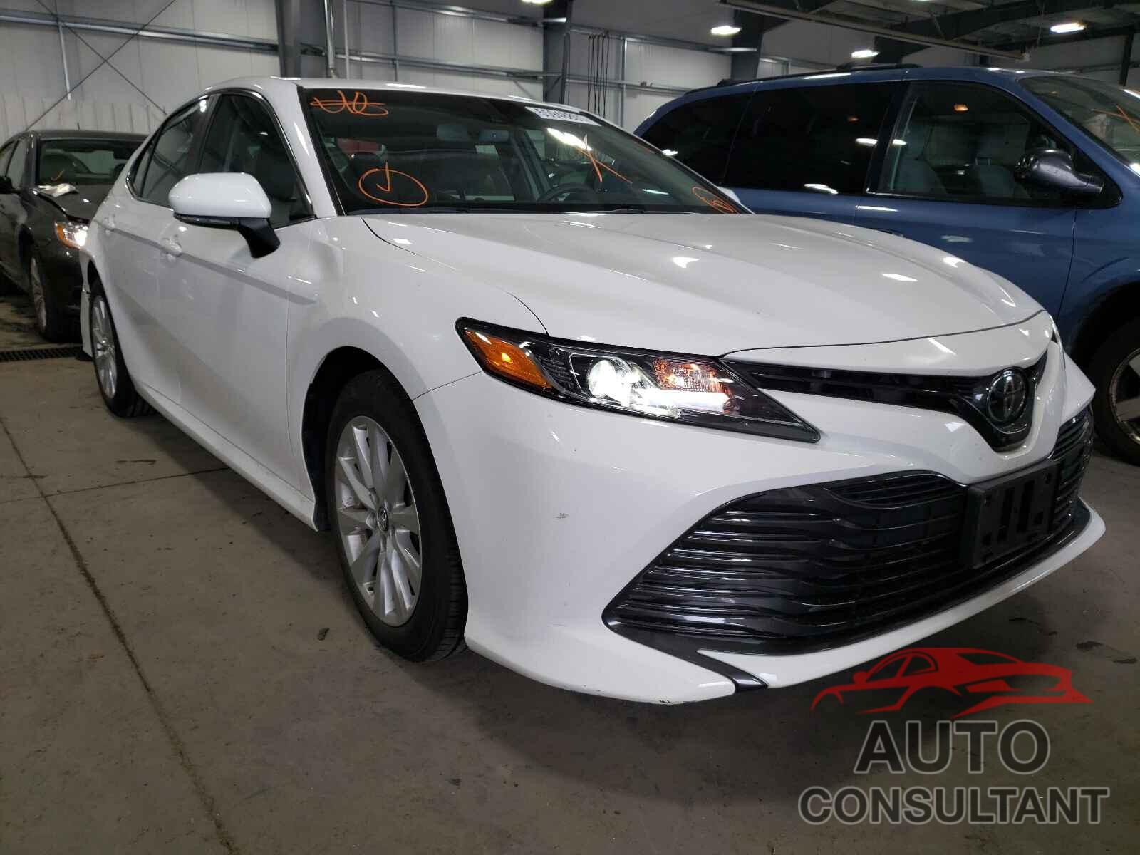 TOYOTA CAMRY 2018 - 4T1B11HK3JU112847