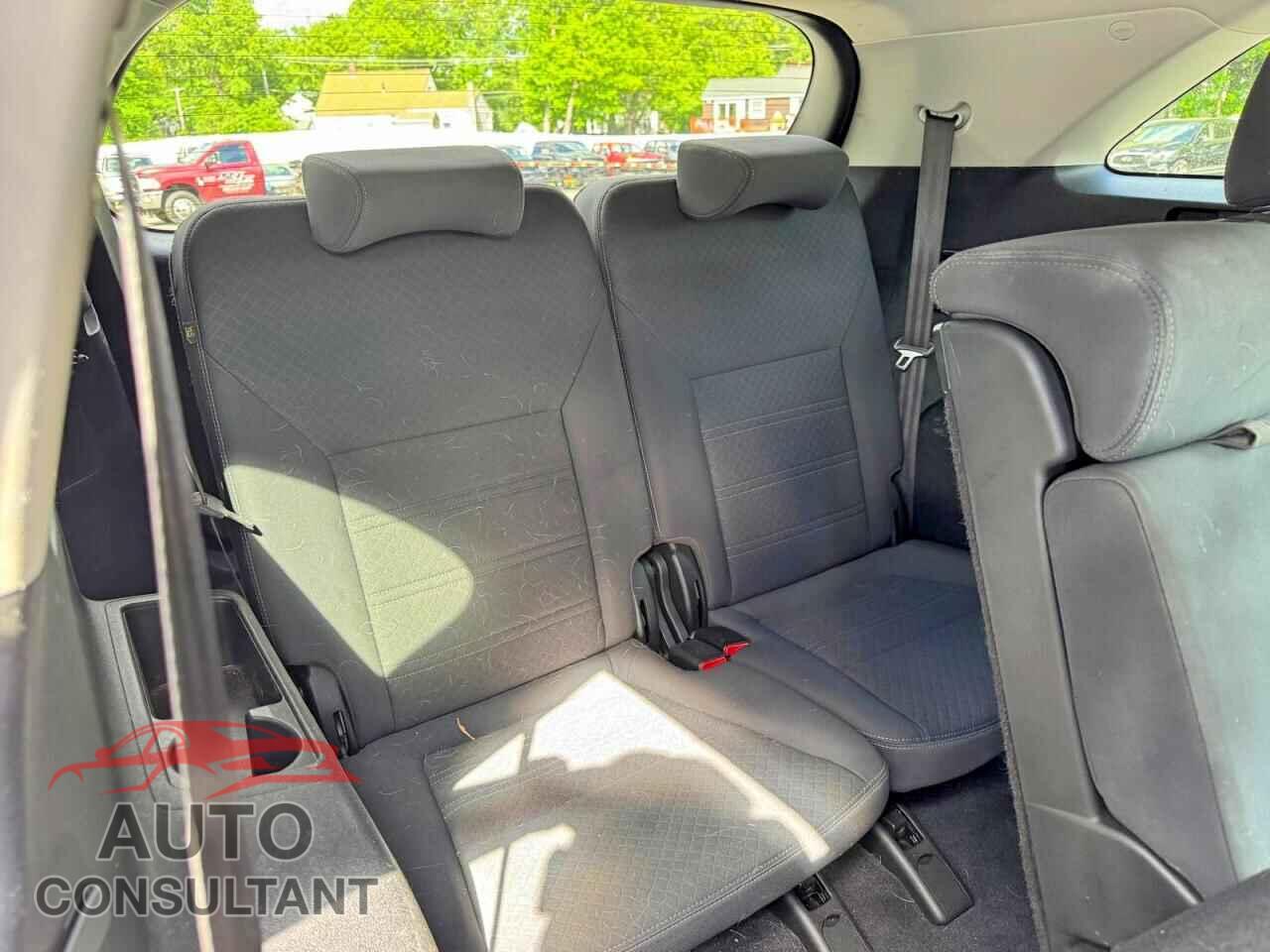 KIA SORENTO 2017 - 5XYPGDA5XHG334182