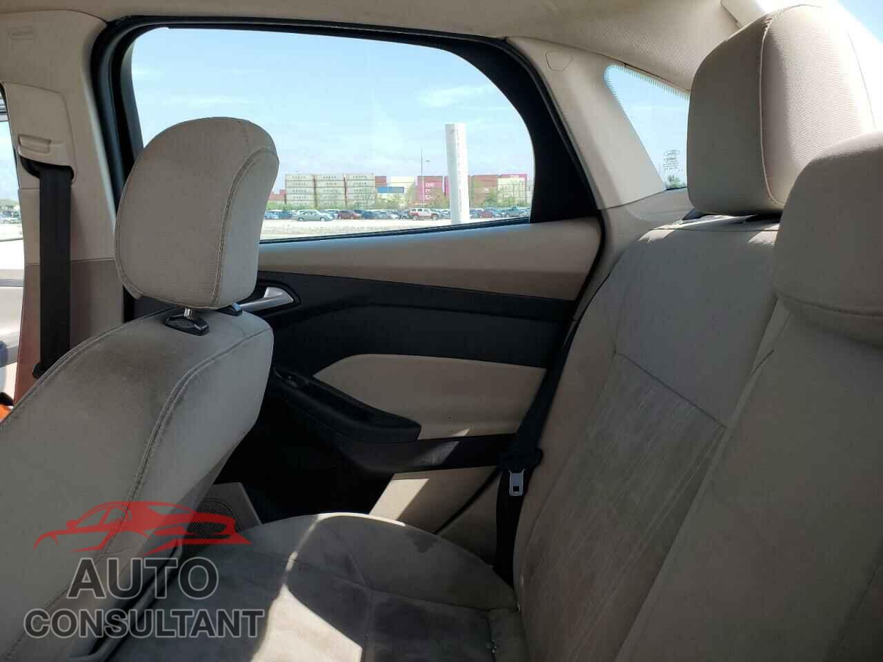 FORD FOCUS 2015 - 1FADP3F29FL229457