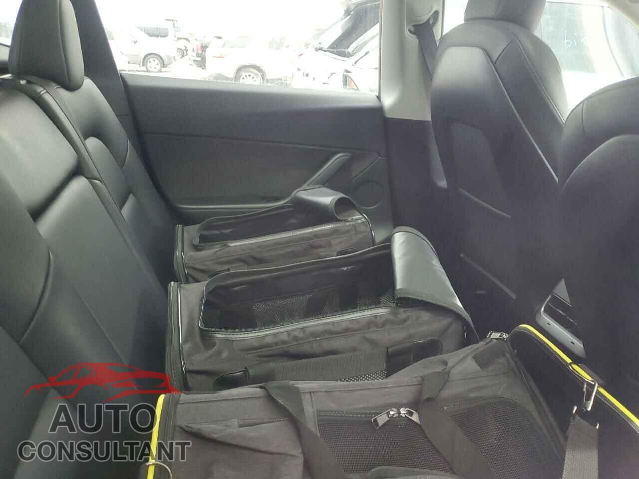 TESLA MODEL Y 2020 - 5YJYGDEF3LF028061