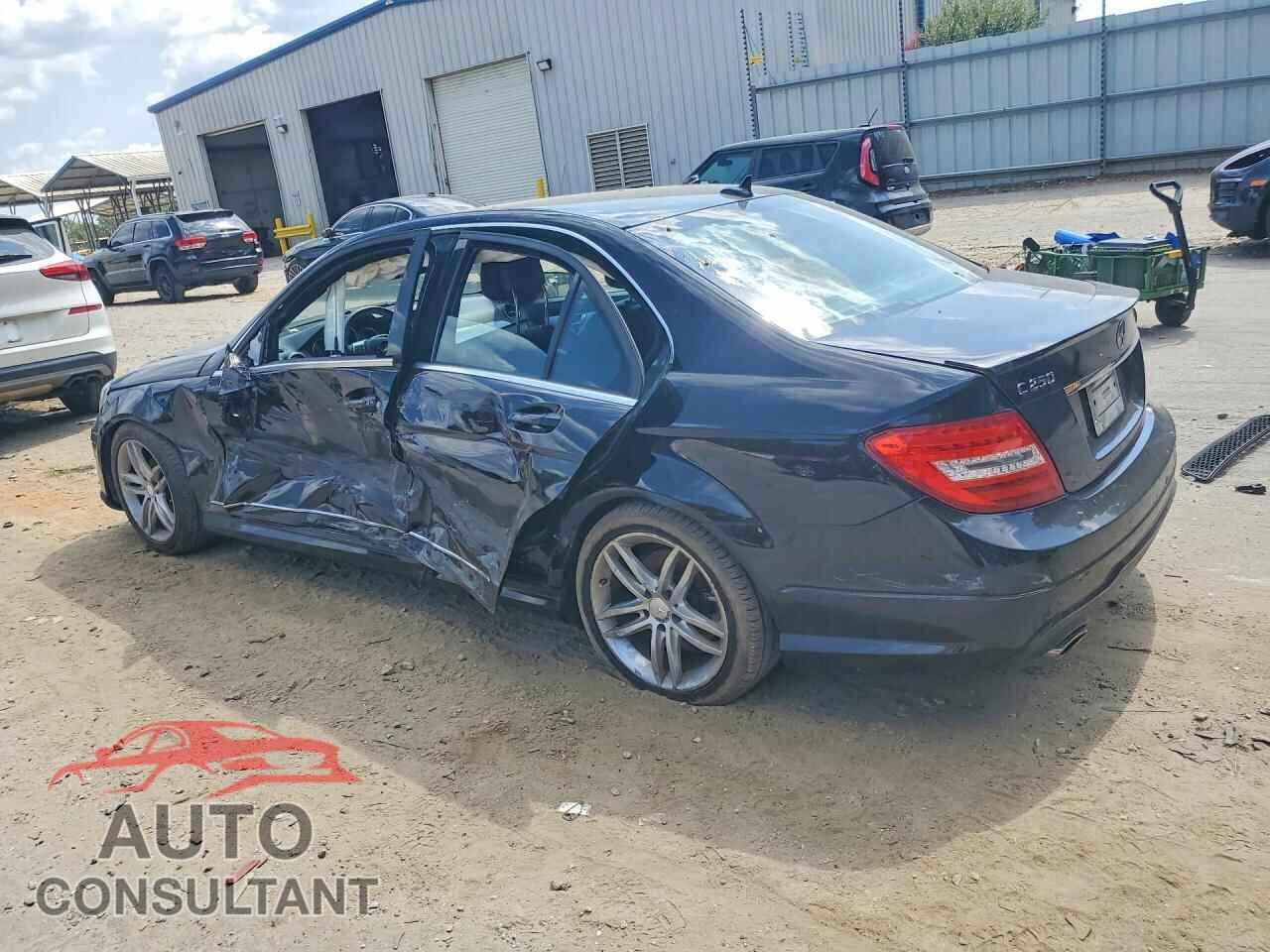 MERCEDES-BENZ C-CLASS 2013 - WDDGF4HB5DR250030