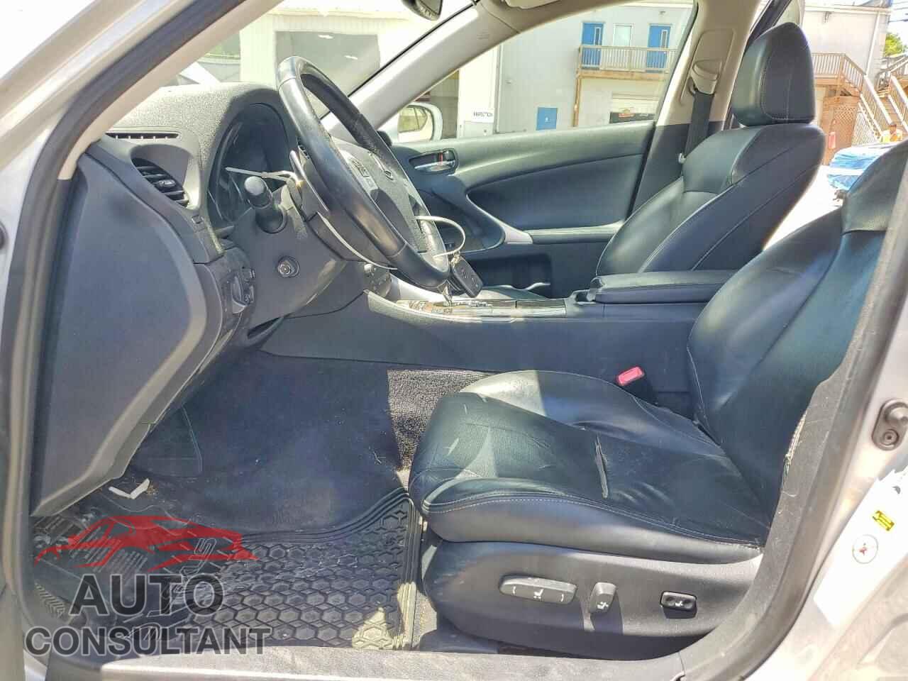 LEXUS IS 2011 - JTHCF5C28B5045309