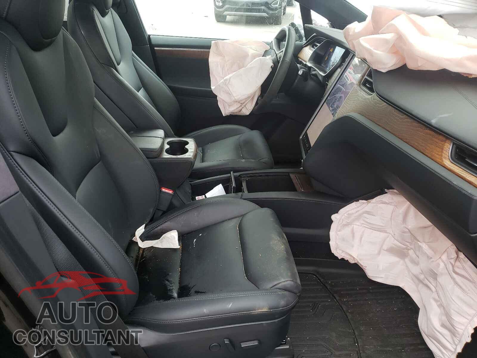 TESLA MODEL X 2020 - 5YJXCBE21LF239803