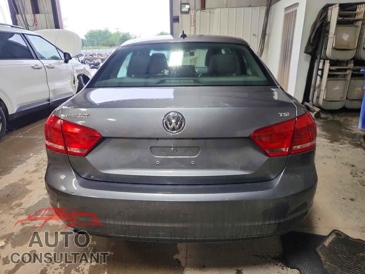 VOLKSWAGEN PASSAT 2015 - 1VWAT7A31FC111030