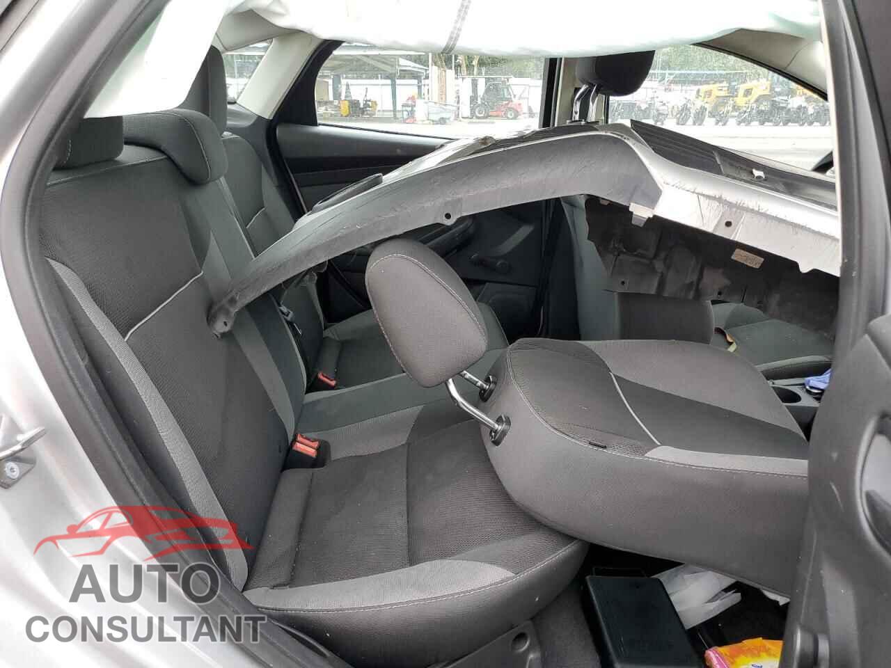 FORD FOCUS 2014 - 1FADP3E27EL401095