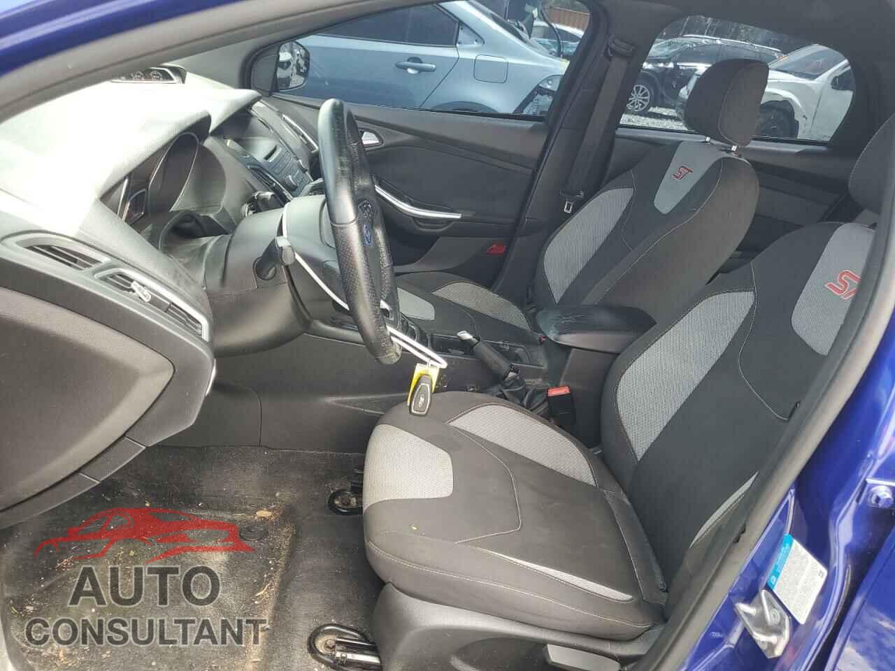 FORD FOCUS 2015 - 1FADP3L94FL238620