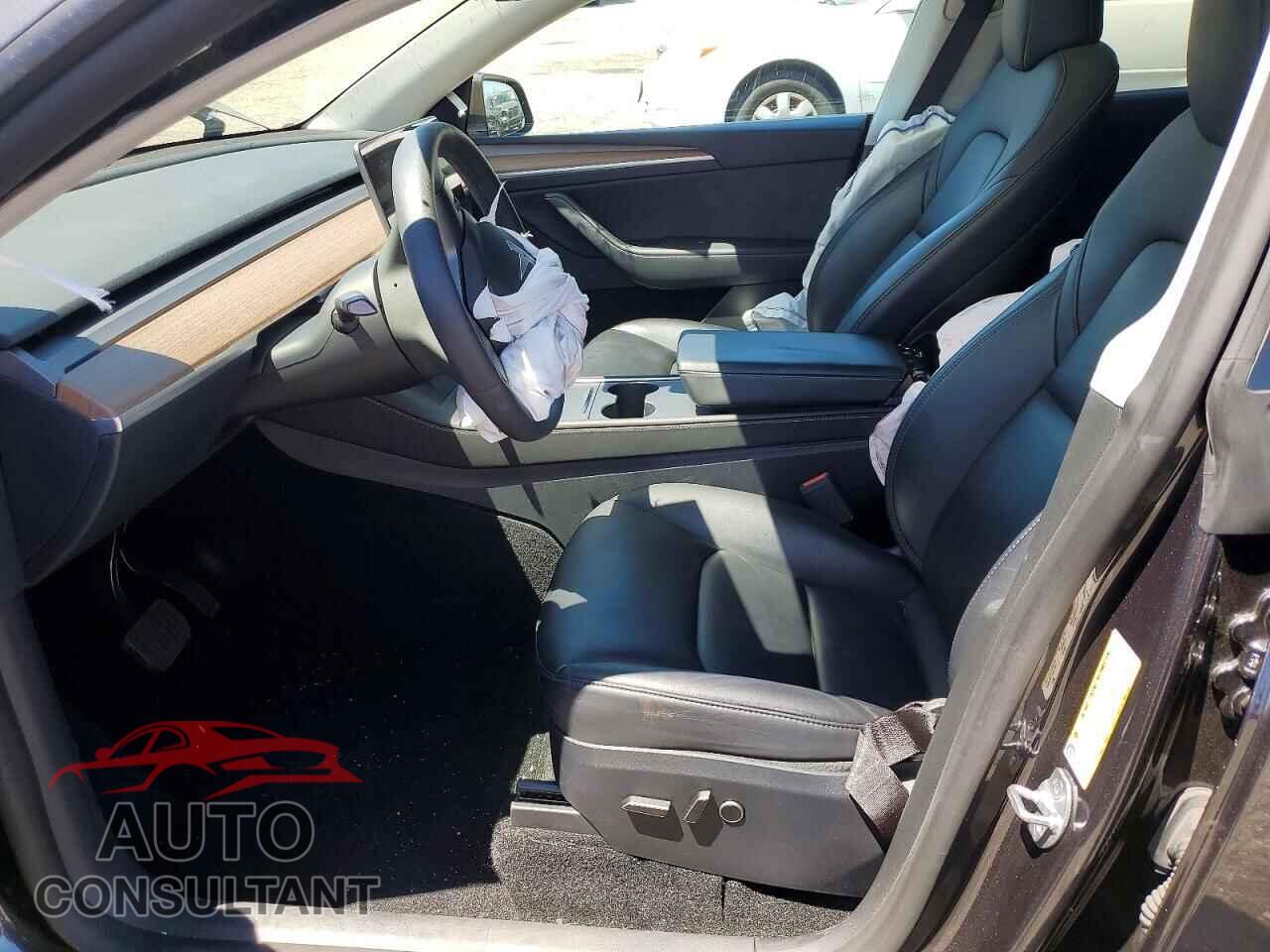 TESLA MODEL Y 2025 - 7SAYGDED7SF320327