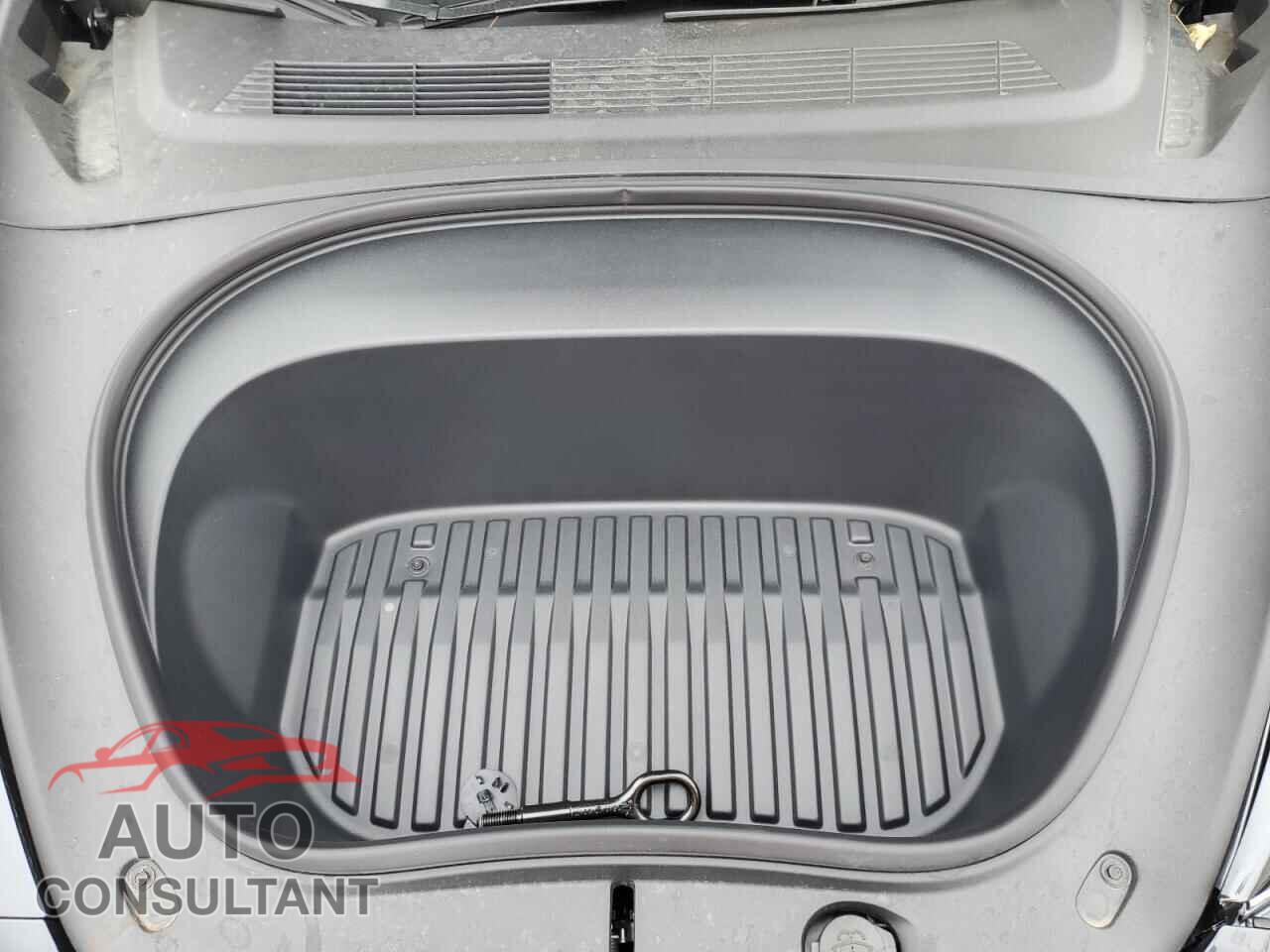 TESLA MODEL 3 2025 - 5YJ3E1EA4SF892568