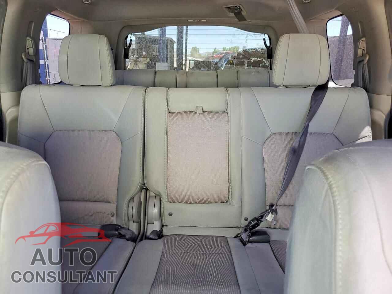 HONDA PILOT 2015 - 5FNYF3H32FB006801