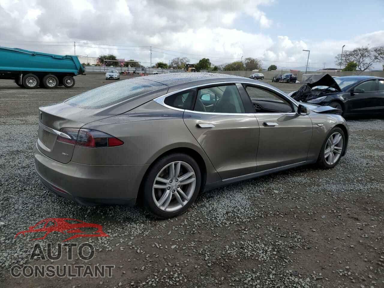 TESLA MODEL S 2015 - 5YJSA1H26FF096714