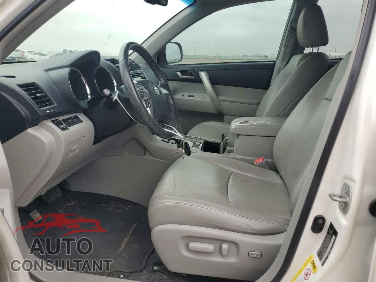 TOYOTA HIGHLANDER 2013 - 5TDZK3EH8DS104370