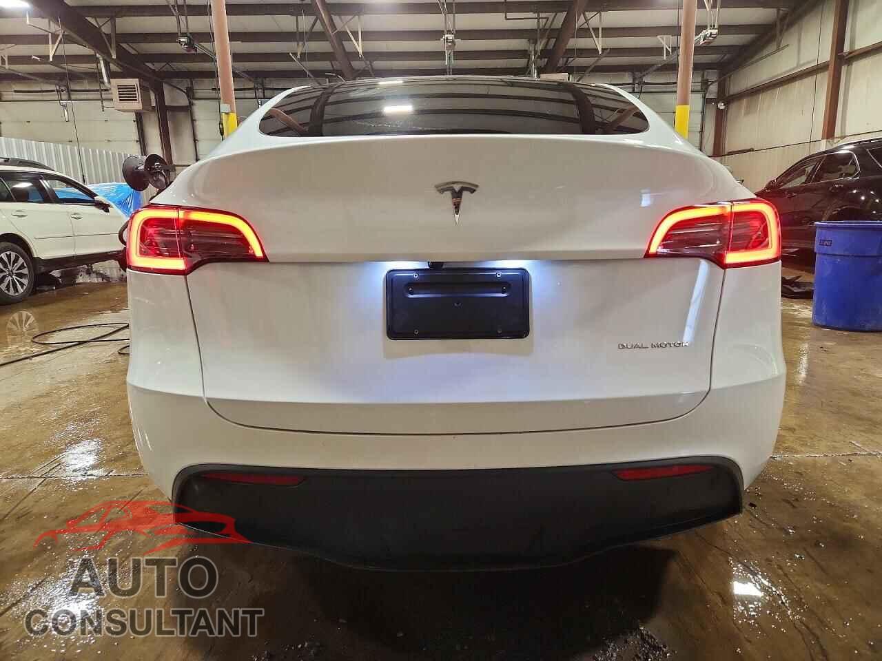 TESLA MODEL Y 2024 - 7SAYGAEE4RF176558