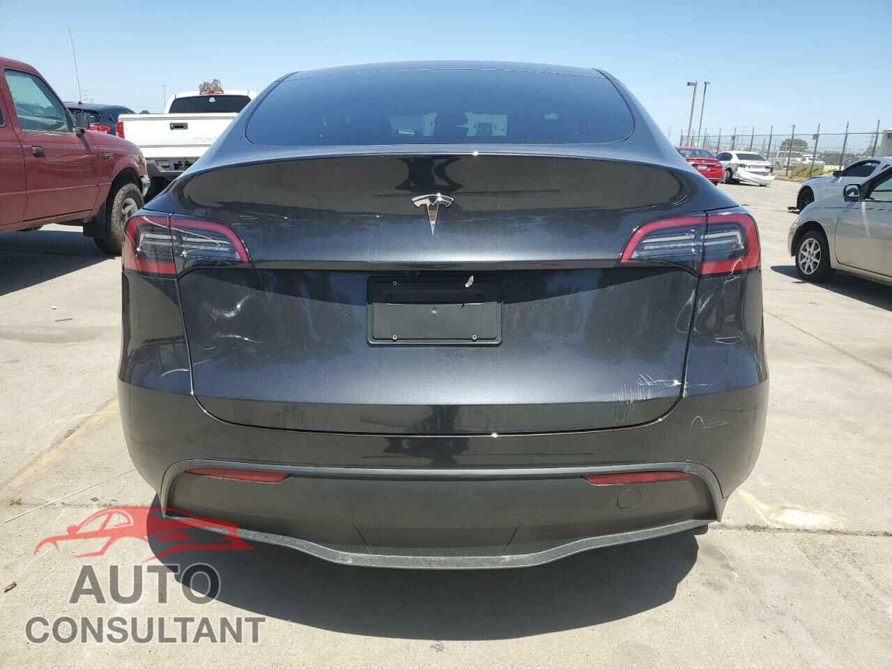TESLA MODEL Y 2024 - 7SAYGDED8RF036702
