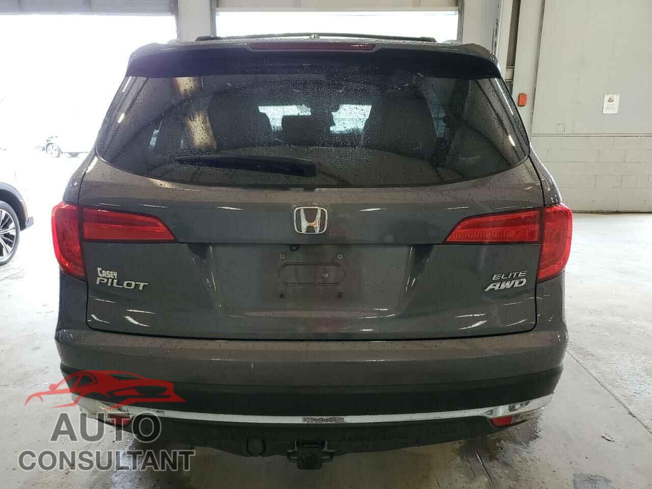 HONDA PILOT 2017 - 5FNYF6H02HB073358