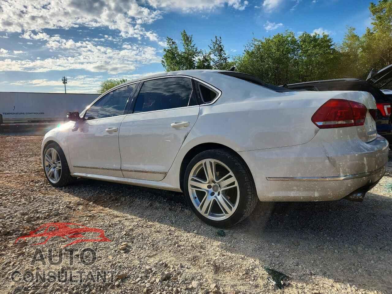 VOLKSWAGEN PASSAT 2013 - 1VWCN7A30DC139563