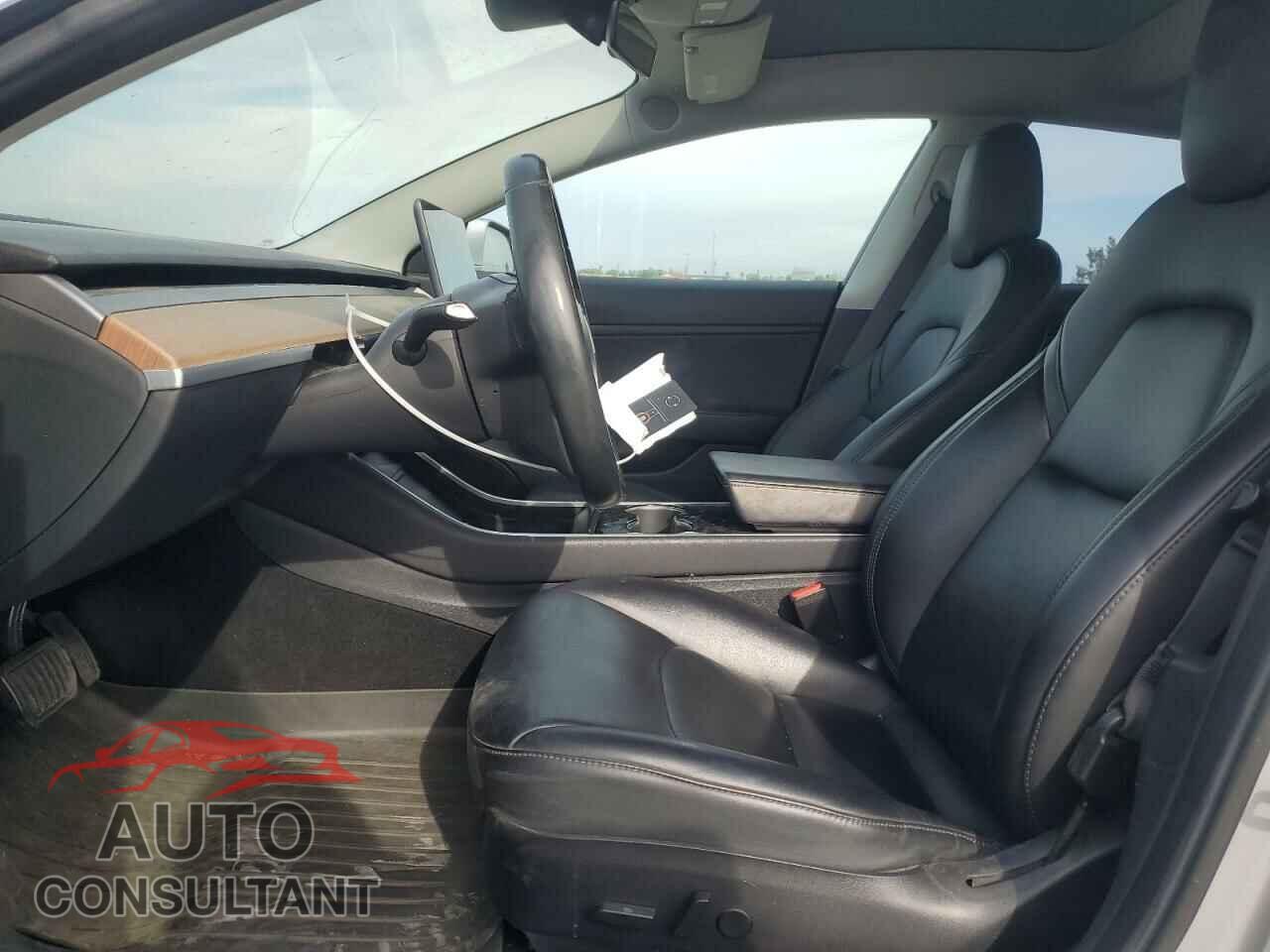 TESLA MODEL 3 2018 - 5YJ3E1EA8JF040528
