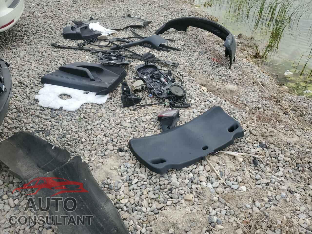 TESLA MODEL 3 2018 - 5YJ3E1EA5JF007616