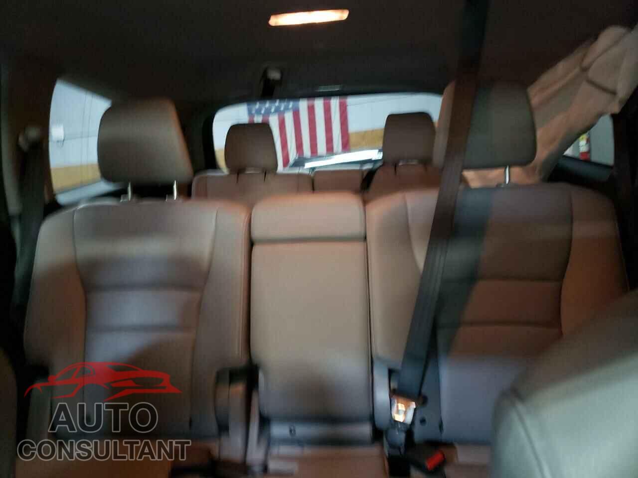 HONDA PILOT 2017 - 5FNYF6H66HB079958