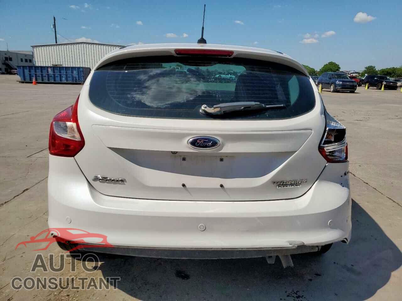 FORD FOCUS 2014 - 1FADP3N24EL330177