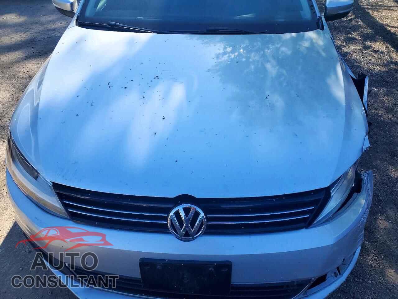 VOLKSWAGEN JETTA 2012 - 3VWLX7AJ5CM311317