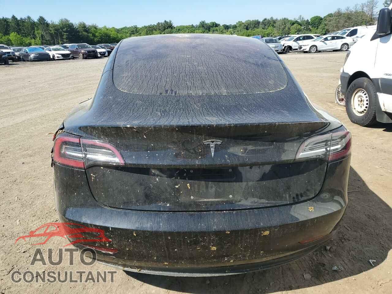 TESLA MODEL 3 2018 - 5YJ3E1EA5JF152395