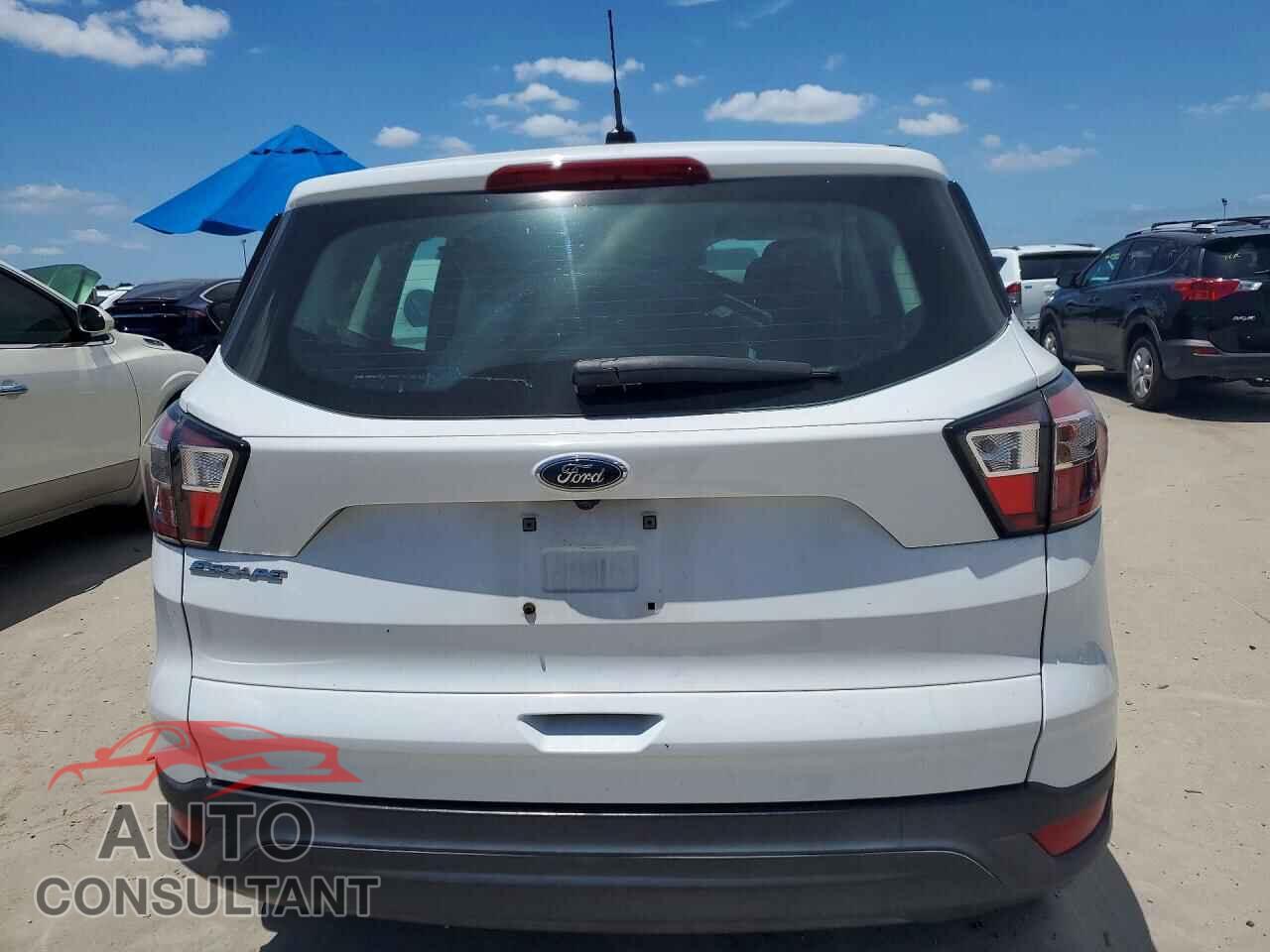 FORD ESCAPE 2017 - 1FMCU0F74HUE71820