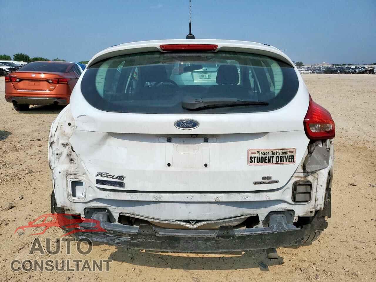 FORD FOCUS 2016 - 1FADP3K28GL244975