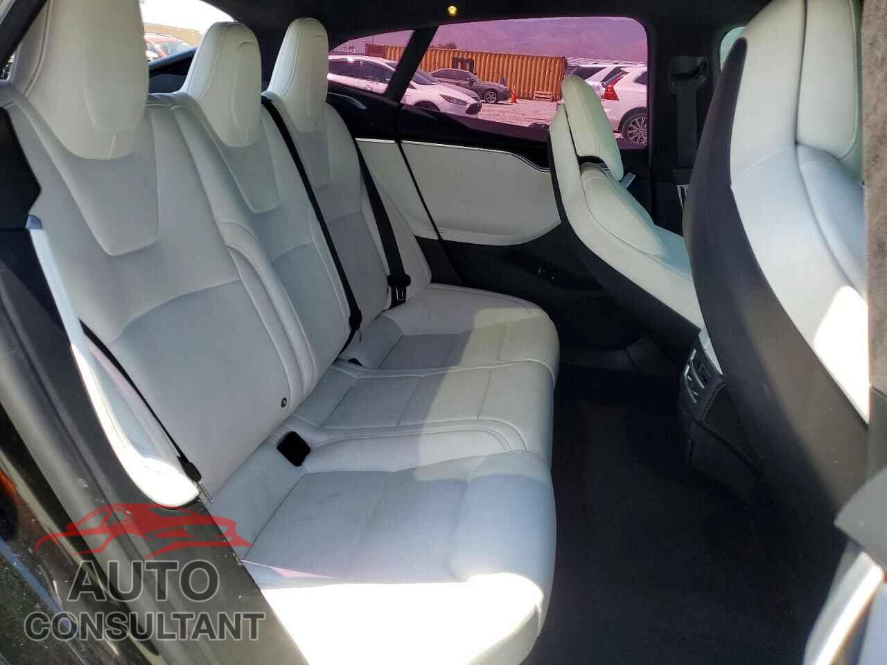 TESLA MODEL S 2017 - 5YJSA1E44HF227552