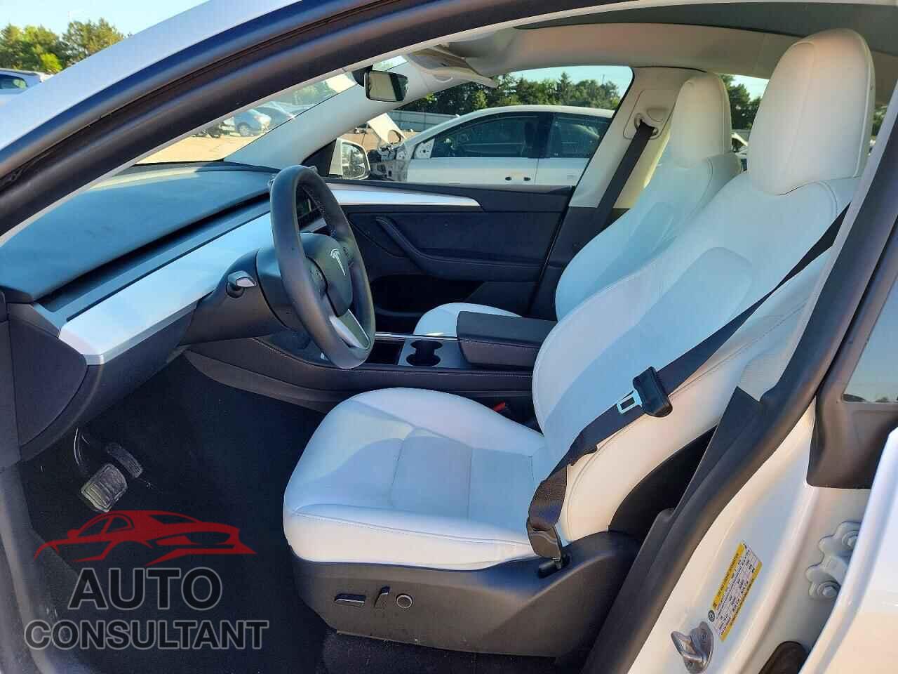 TESLA MODEL Y 2024 - 7SAYGAEE2RF117301