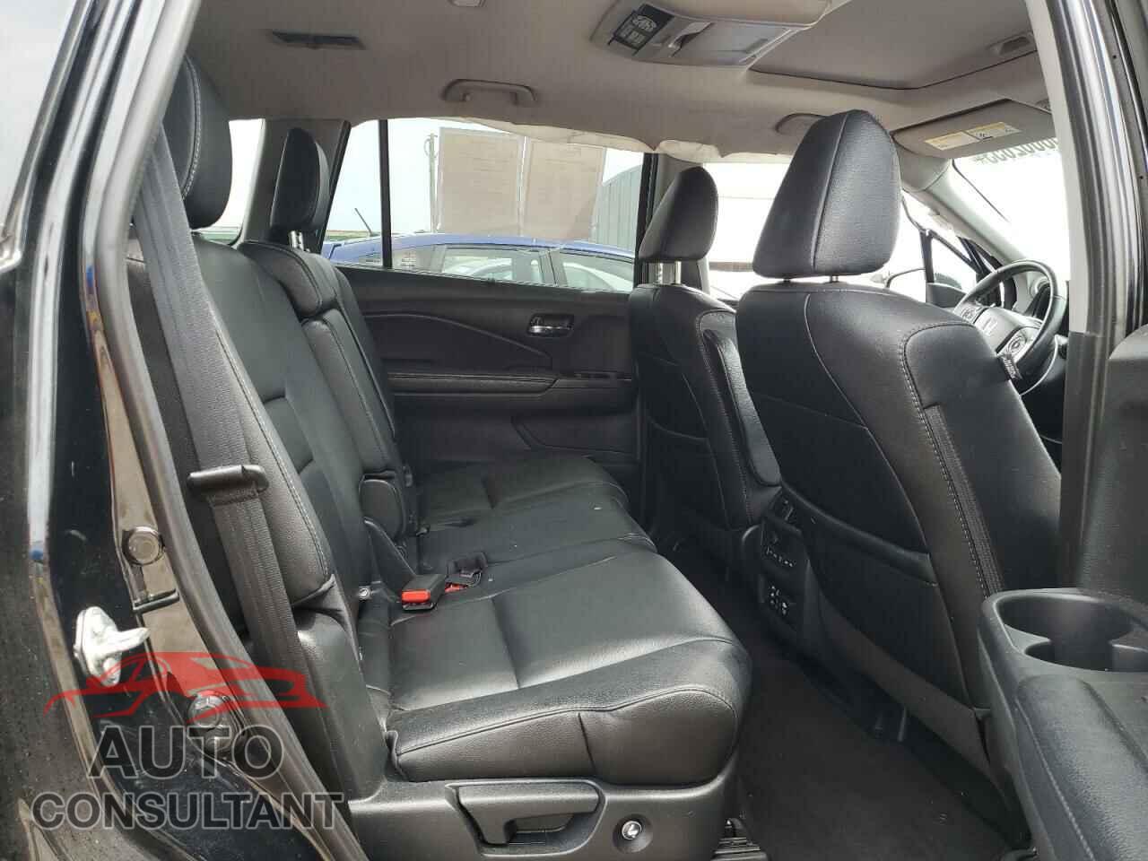 HONDA PILOT 2017 - 5FNYF6H92HB097559