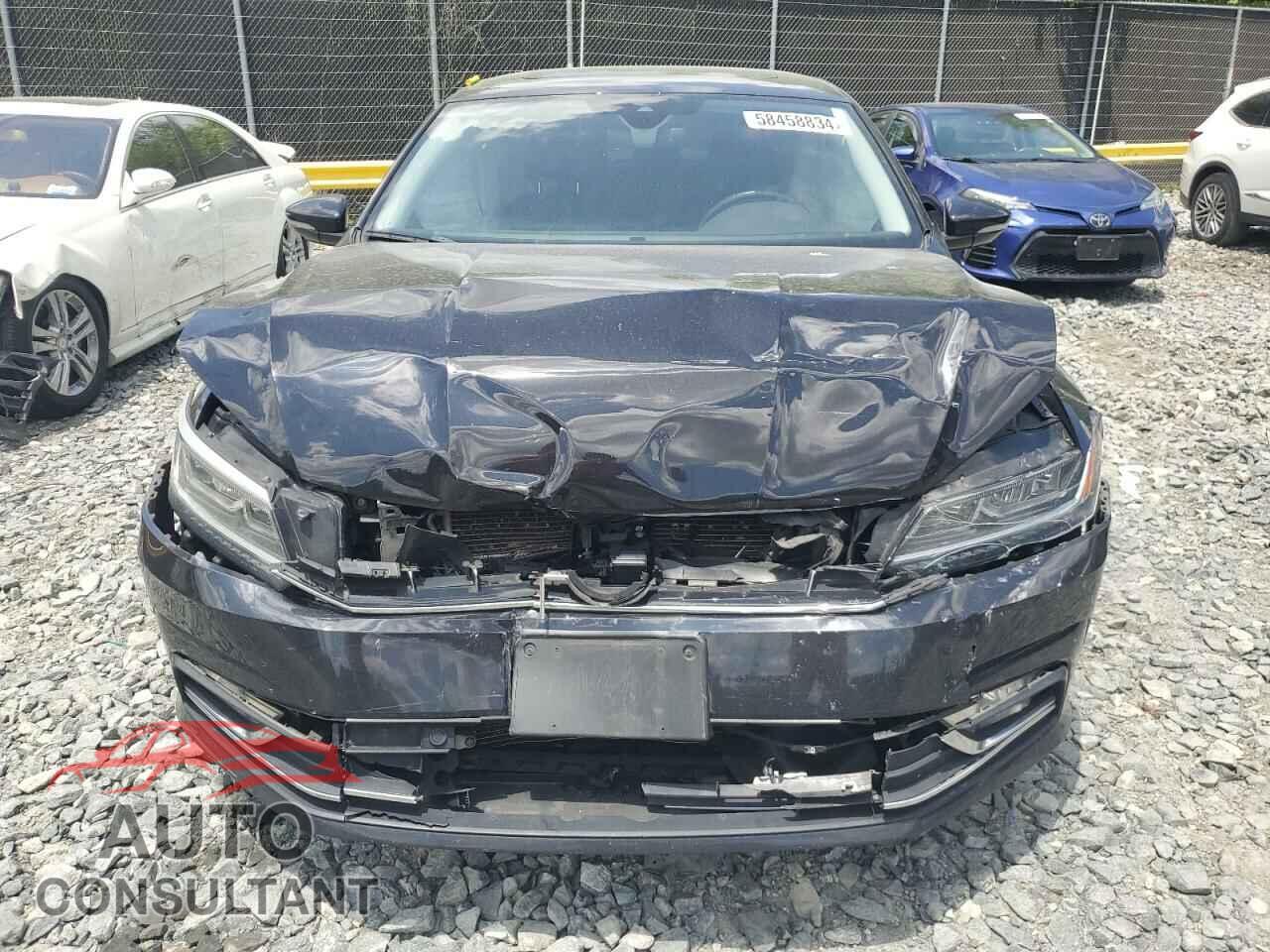 VOLKSWAGEN PASSAT 2018 - 1VWCA7A31JC042721