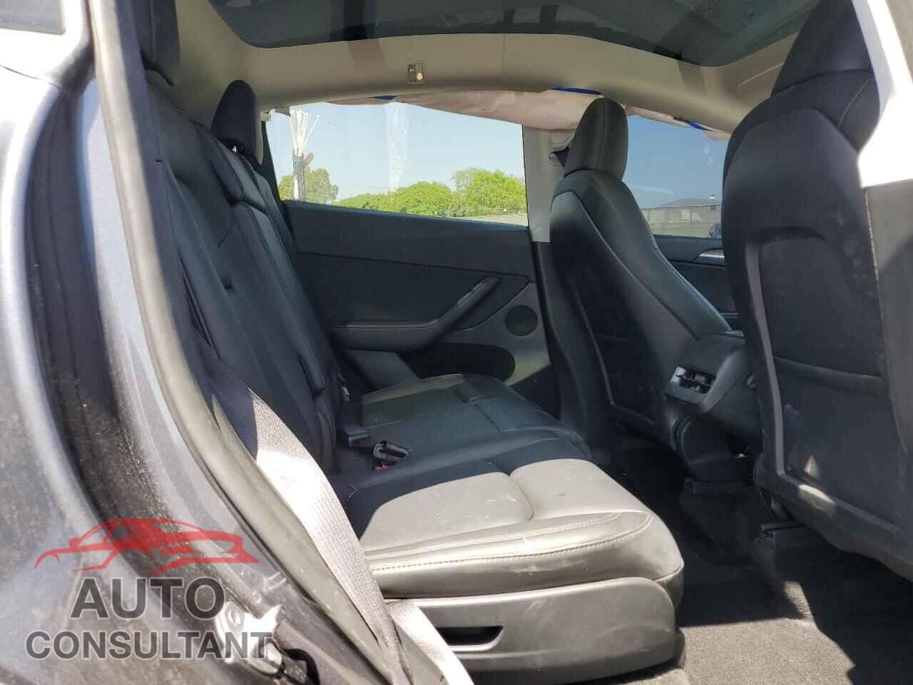 TESLA MODEL Y 2023 - 7SAYGAEEXPF847583