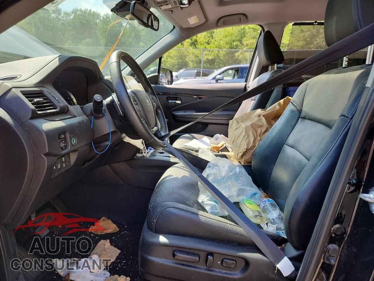 HONDA PILOT 2017 - 5FNYF6H99HB065241