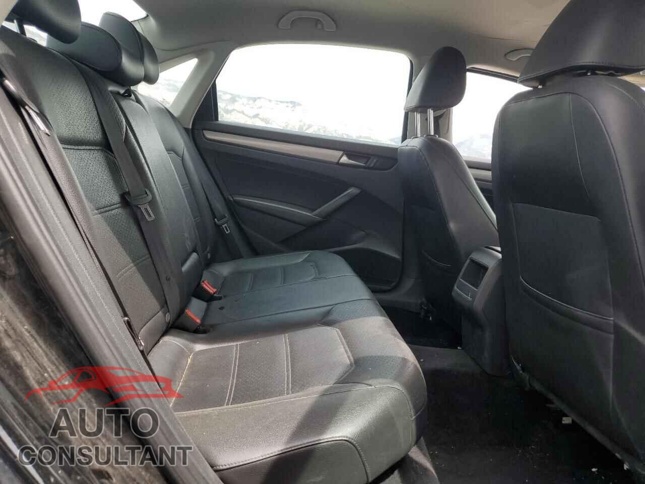 VOLKSWAGEN PASSAT 2015 - 1VWAT7A39FC036805
