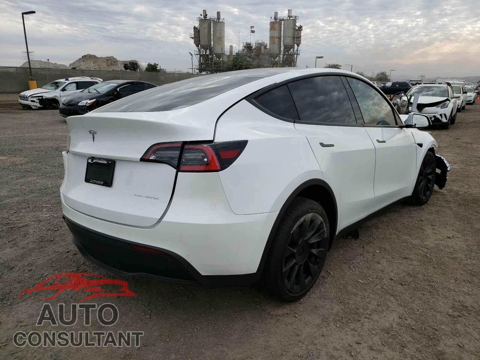 TESLA MODEL Y 2021 - 5YJYGDEE2MF074781