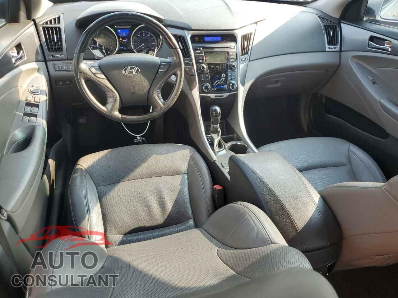 HYUNDAI SONATA 2012 - KMHEC4A48CA045154