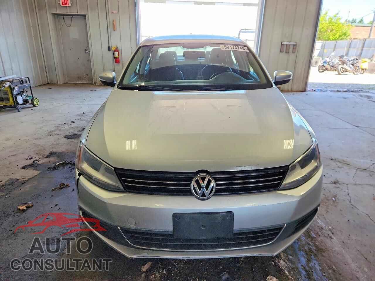 VOLKSWAGEN JETTA 2013 - 3VWBP7AJ7DM226895