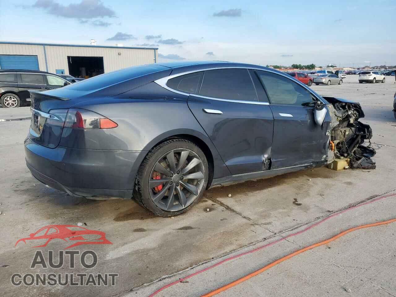 TESLA MODEL S 2016 - 5YJSA1E40GF137717
