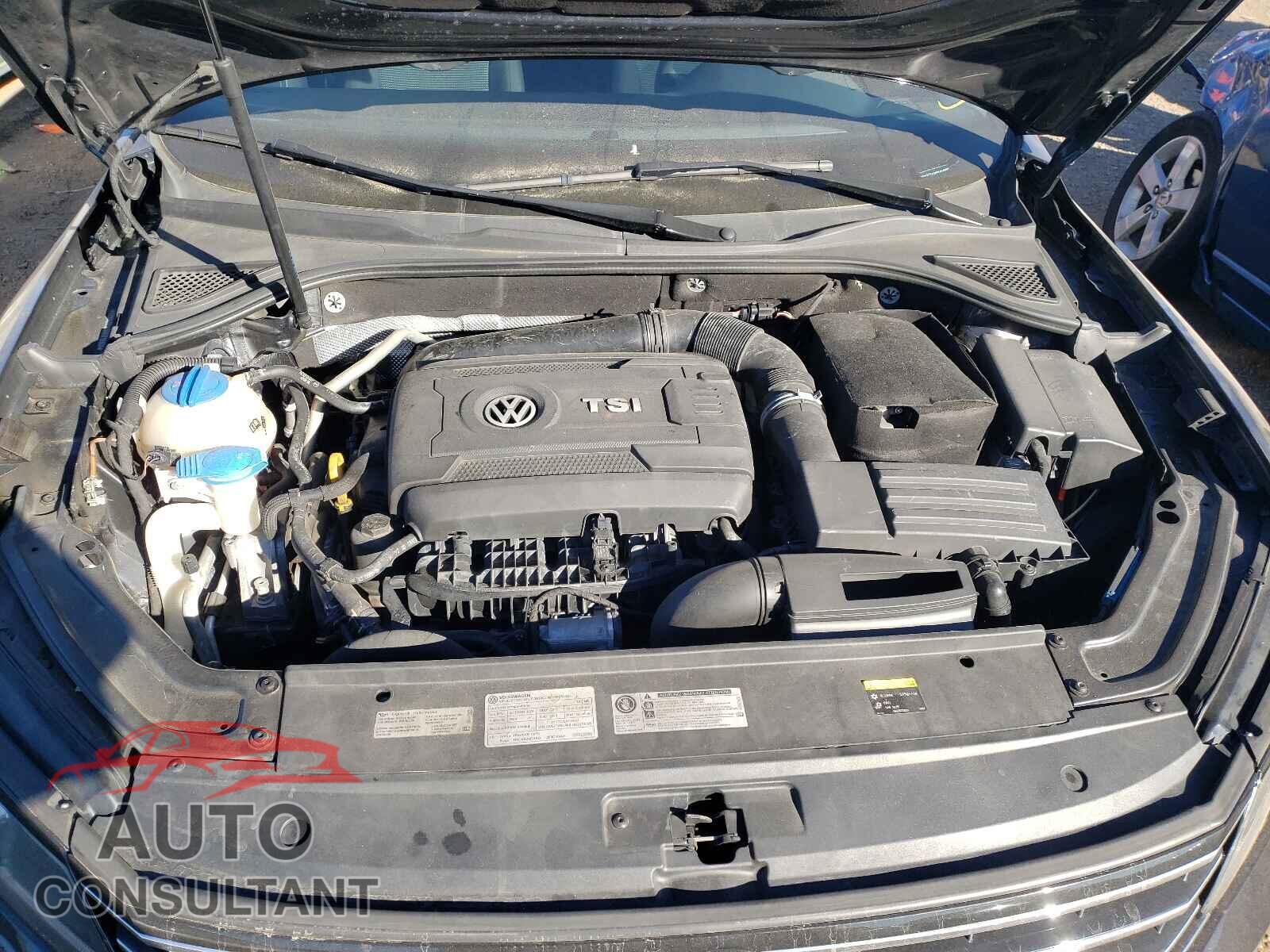VOLKSWAGEN PASSAT 2017 - 1VWAT7A34HC016366