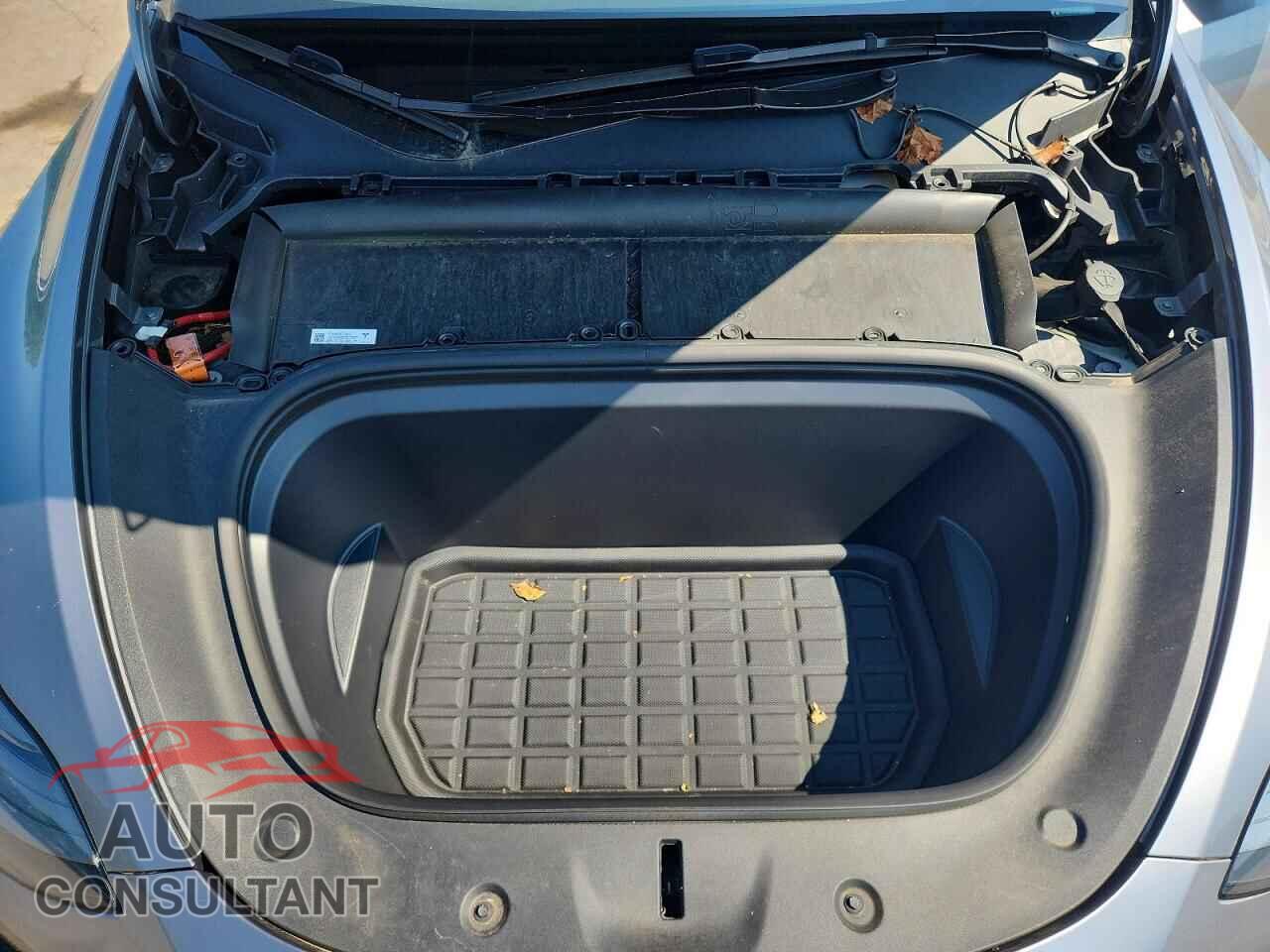 TESLA MODEL Y 2024 - 7SAYGDEE2RA322678