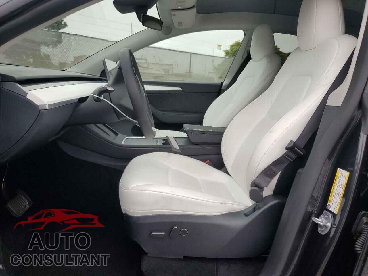 TESLA MODEL Y 2024 - 7SAYGDED4RF103411