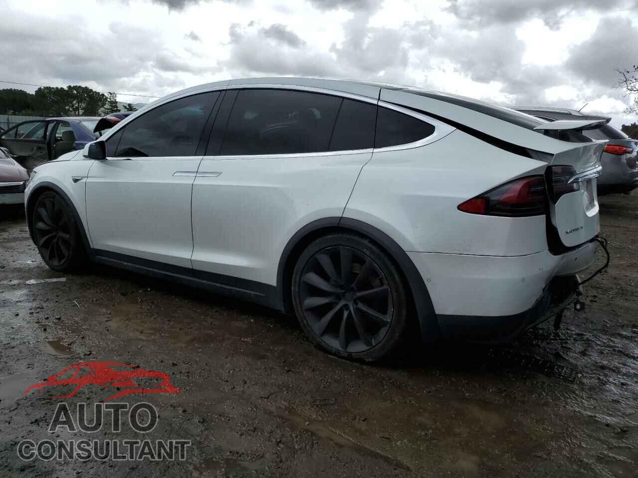 TESLA MODEL X 2016 - 5YJXCAE28GF017100