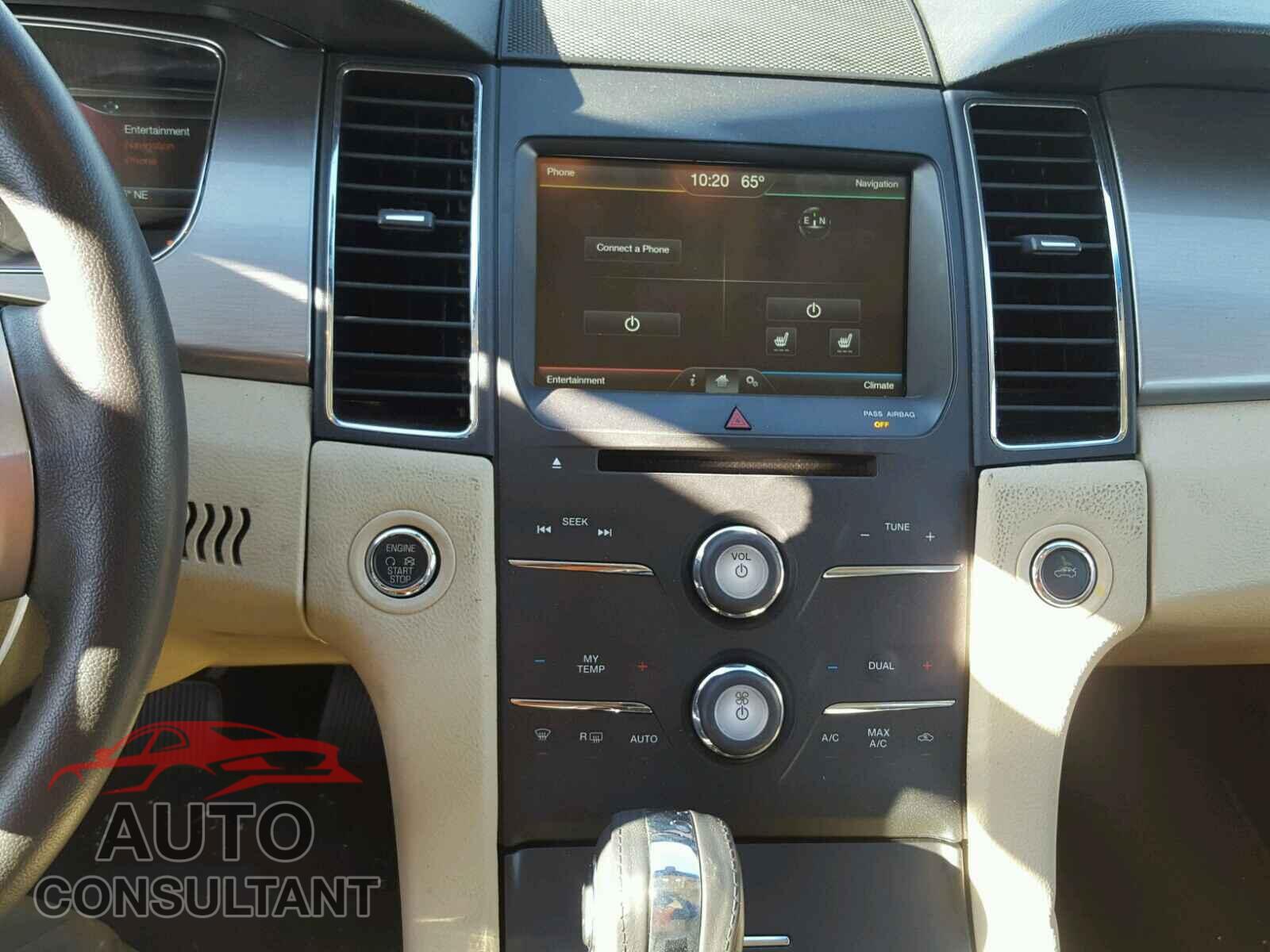 FORD TAURUS 2015 - 1FAHP2E89FG143883