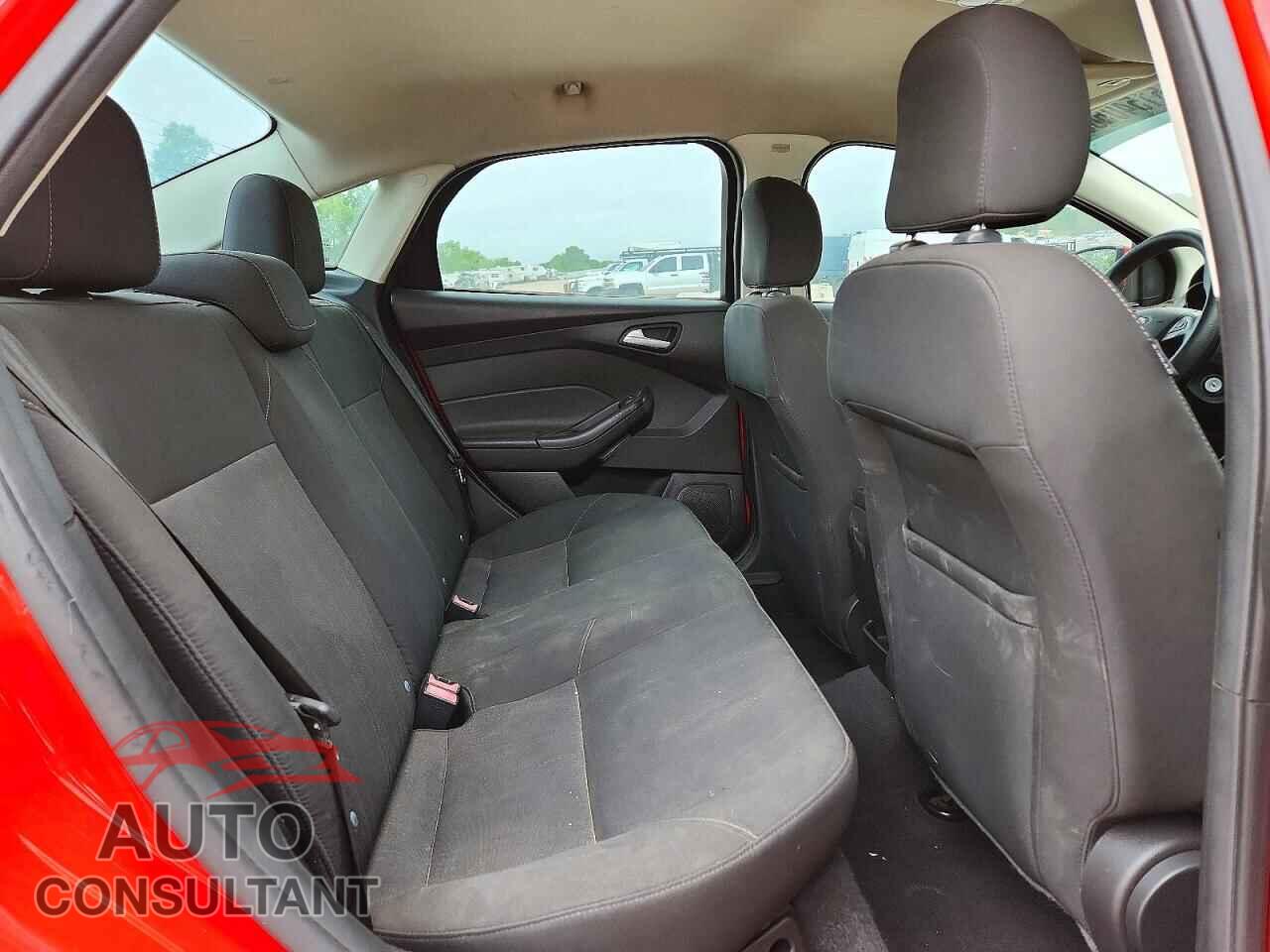 FORD FOCUS 2015 - 1FADP3F25FL368744