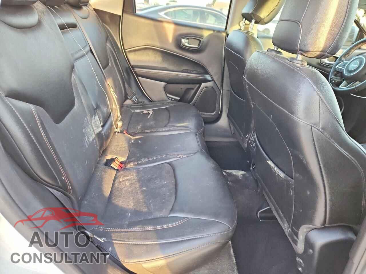 JEEP COMPASS 2018 - 3C4NJDBB2JT337105