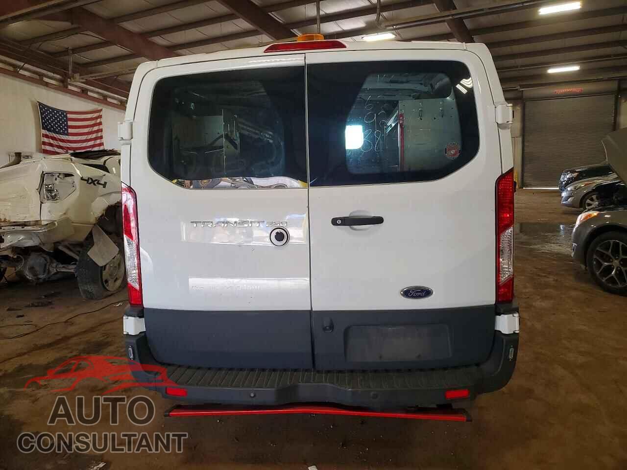 FORD TRANSIT 2019 - 1FTYR1YM2KKB09248