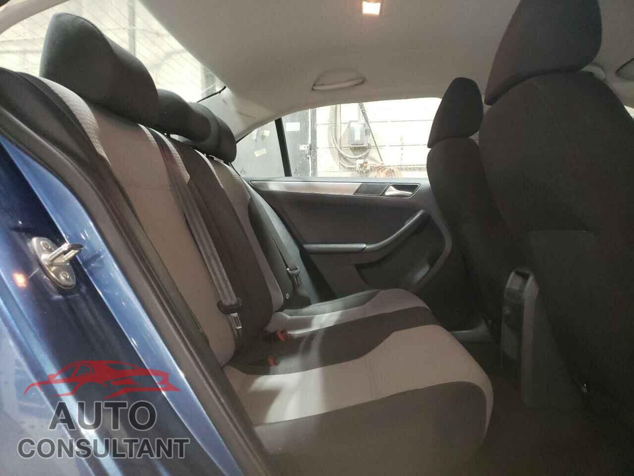 VOLKSWAGEN JETTA 2017 - 3VW2B7AJ0HM238990